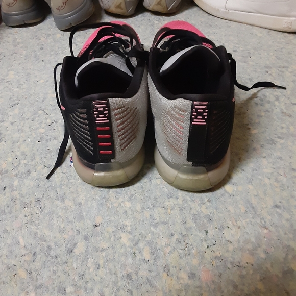 Shoes - Picture 2 of 3